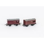A pair of Tri-ang TT Gauge T78 Horse boxes with grey roofs, unboxed, E (2)