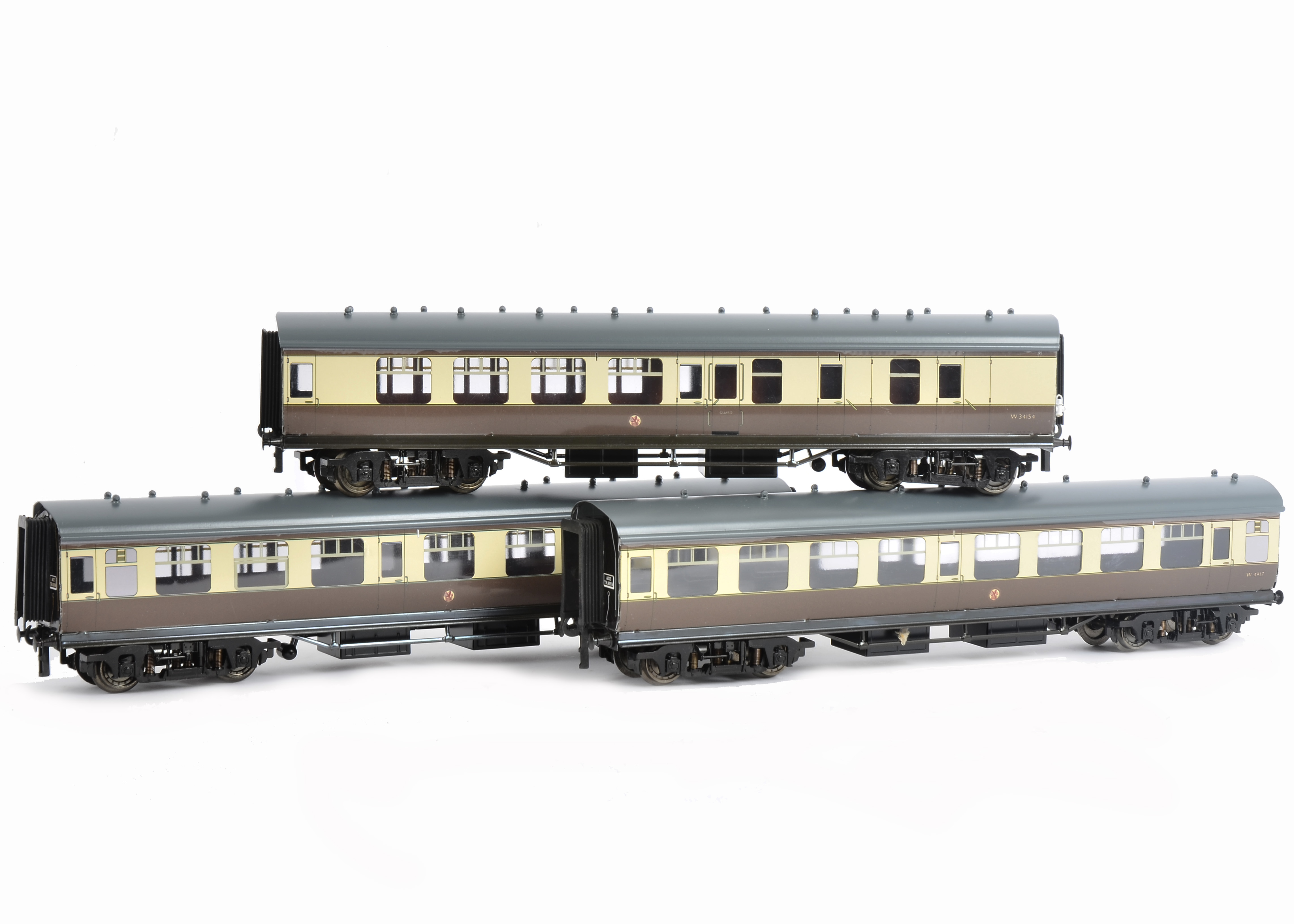 An ACE Trains 0 Gauge BR Mk 1 Three-Coach Set, type C13, set B, in WR chocolate/cream, comprising