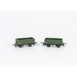 A pair of Tri-ang TT Gauge uncommon green Open Trucks, unboxed, VG-E (2)