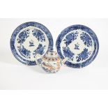 A pair of late 18th Century Chinese export plates, decorated with crests and flowers, 25 cm