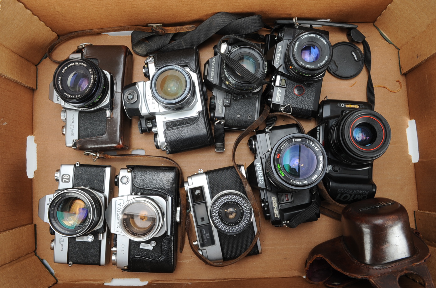 A Tray of 35mm SLR Cameras, including Minolta SR T 101, SR T 100b, Yashica J-3, Pentax Asahi SV