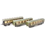 Hornby 0 Gauge Pre-war Bogie Pullman Coaches, comprising early-type green/cream No 2 Dining Saloon