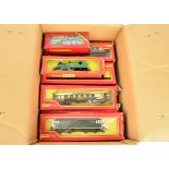 Boxed and Unboxed Tri-ang/Hornby 00 Gauge Trains, boxed items including R758 BR green 'Hymek',