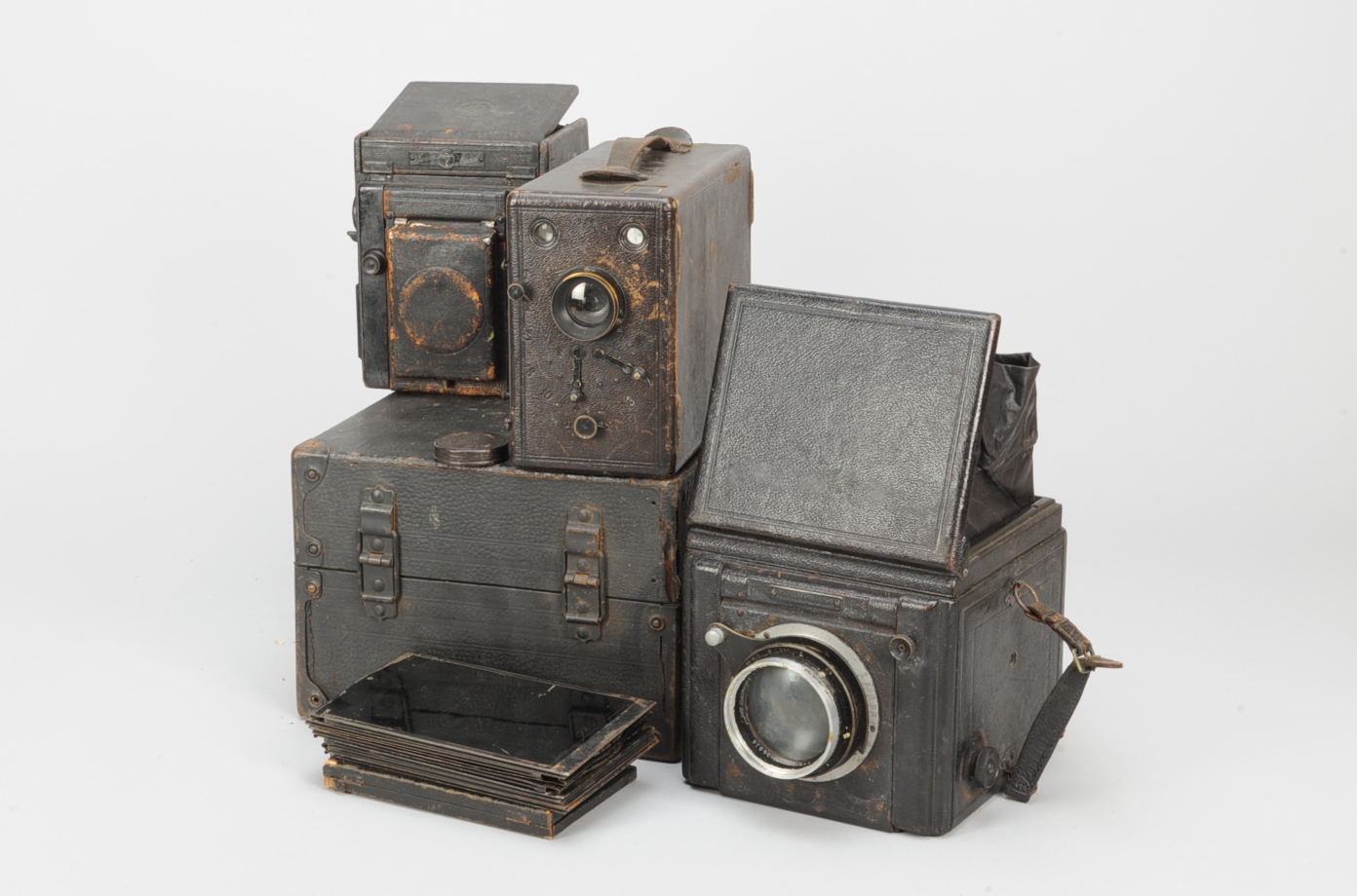 A Butchers Popular Pressman SLR Plate Camera, 5½ x 3¼in., body F, with a Dallmeyer Pentac 6½in. f/