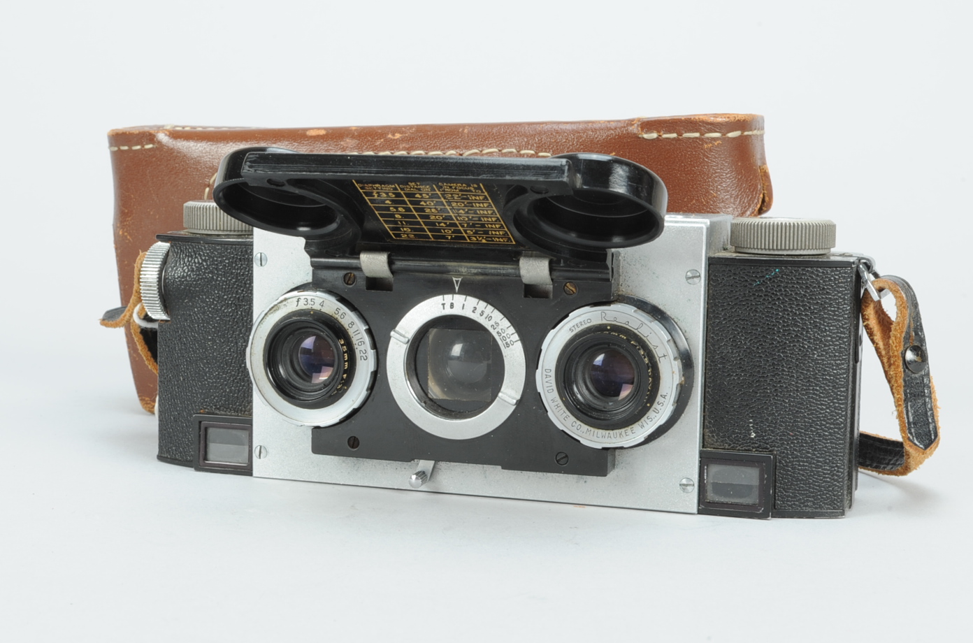 A Stereo Realist Camera, serial no A20566, shutter sluggish on slow speeds, body G, elements F,