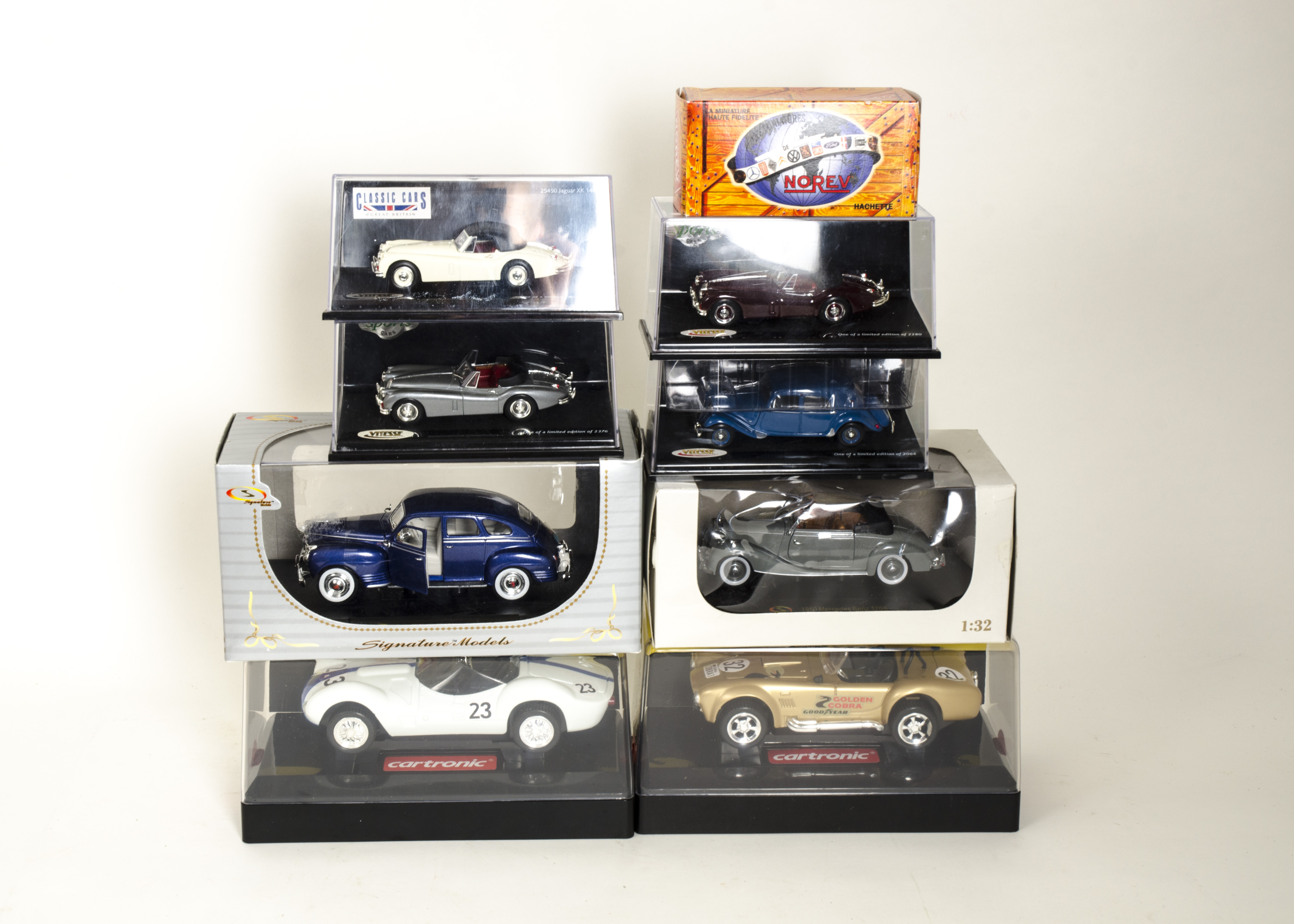 Modern Diecast Cars, a boxed/cased collection of mostly 1:43 scale vintage and modern cars including