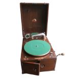 Portable gramophone, an HMV Model PAO, in oak case with lock and two lid catches, internal horn