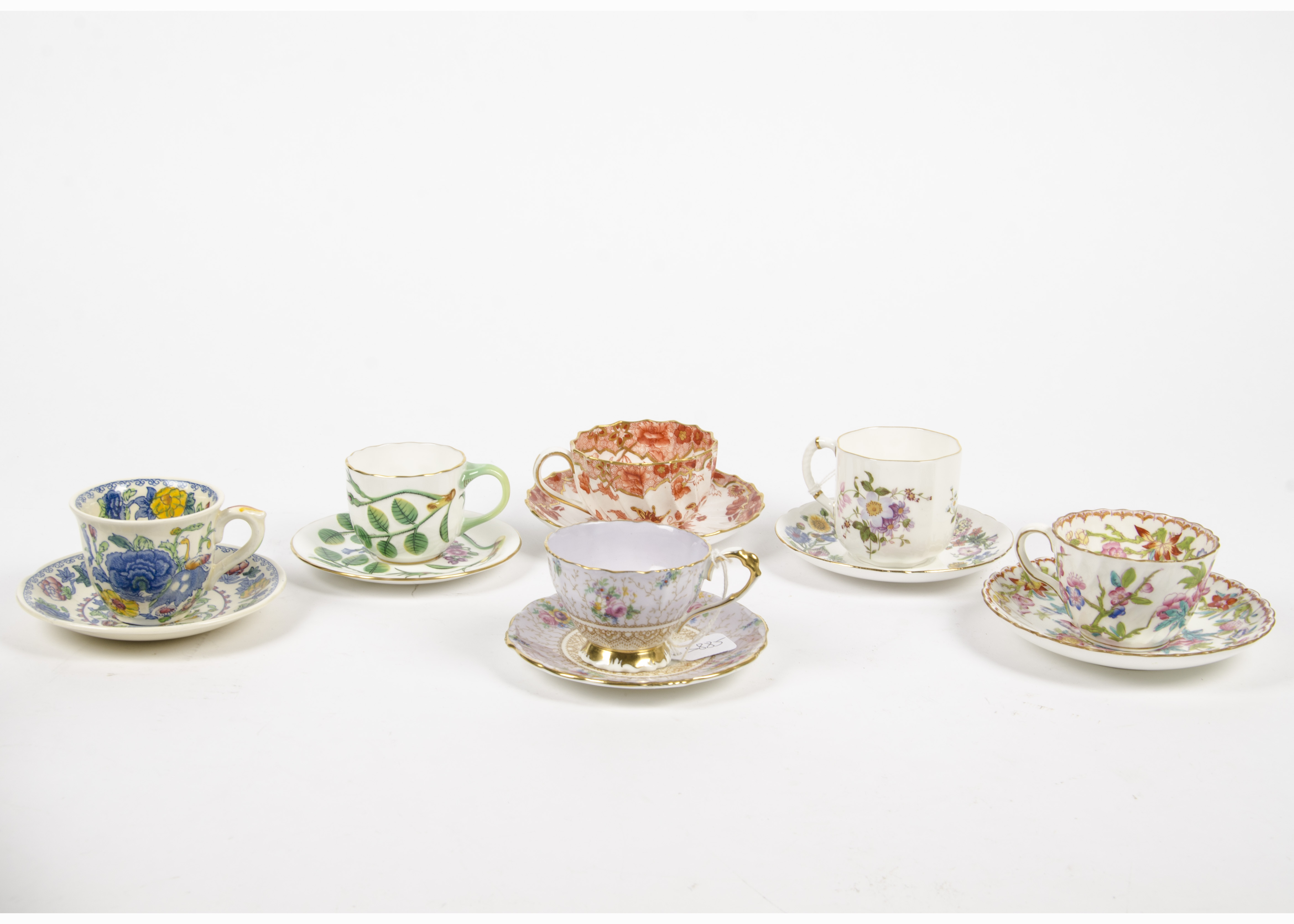 A collection of cabinet cups and saucers, all highly decorated, attractive examples to include a - Image 3 of 3