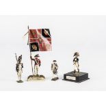 Auger (France) Napoleonic flagbearer on plinth, Segom plastic figures (4), Spanish made plastic