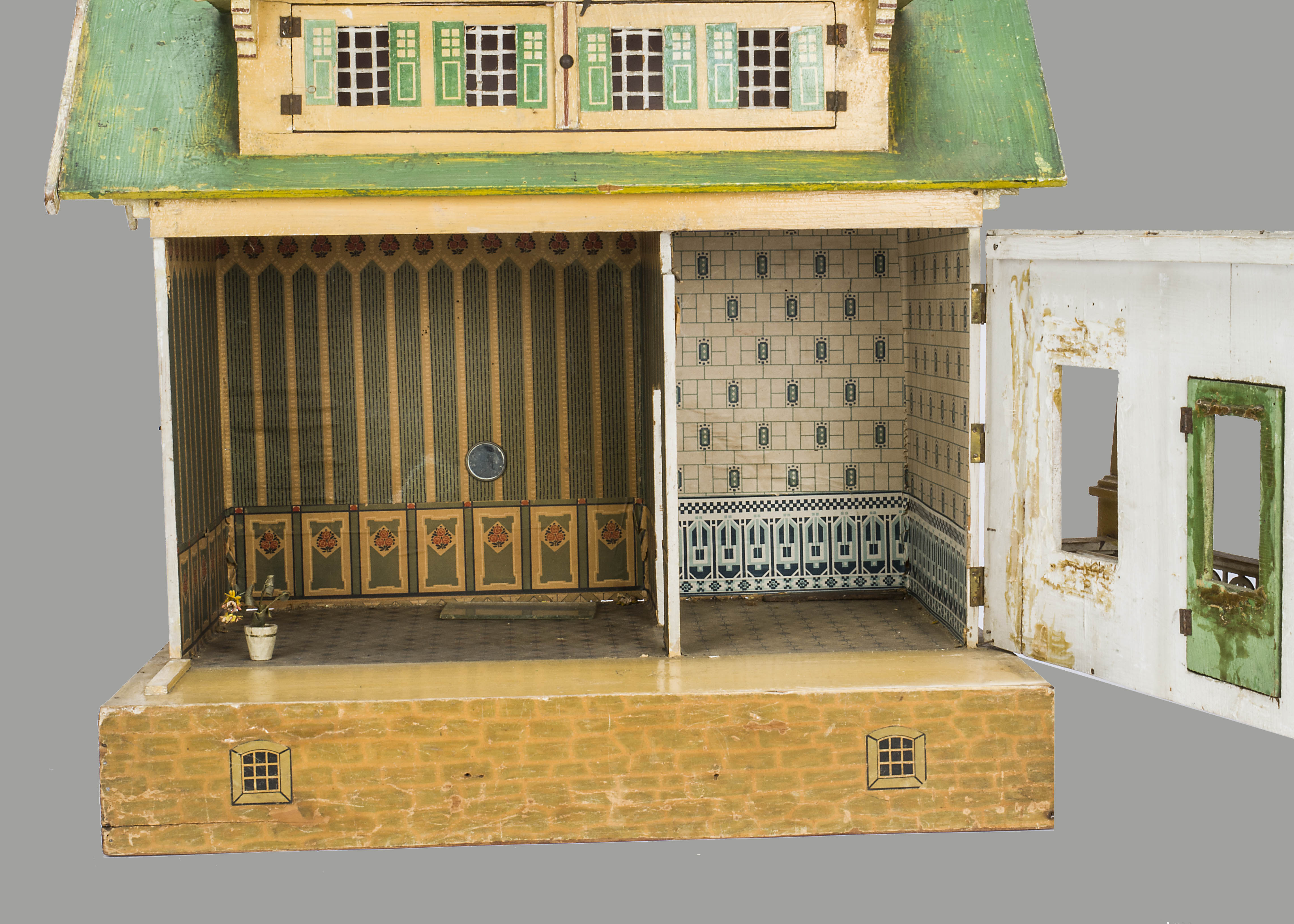 An unusual German dolls’ house for Moko, with cream painted facade, verandah across entire front, - Image 3 of 3