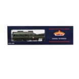 Bachmann 00 Gauge 32-900A BR green Class 108-2-Car DMU, comprising Power and Trailer Cars, in