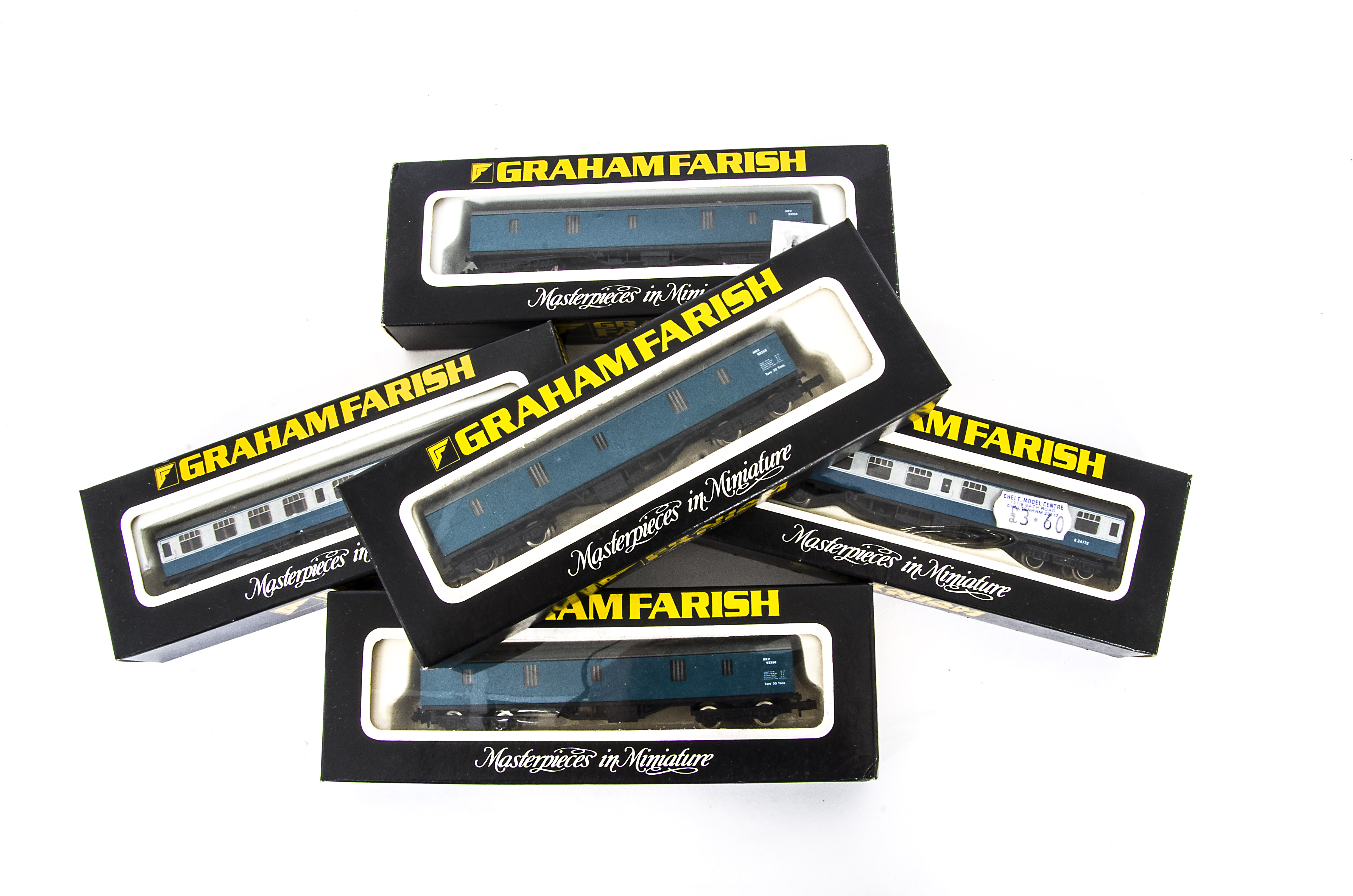 Graham Farish N Gauge BR Passenger Coaches and Vans, blue/grey coaches in boxes comprising, 0695