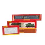 Hornby 00 Gauge LNER green and blue Steam Locomotives, R123 green Hunt Class 222 'Berkeley', in