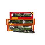 Hornby 00 Gauge LNER green Steam Locomotives, R866 Class B12 8509, R053 Class B17 2862 'Manchester