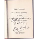 BOBBY MOORE AUTOGRAPH Hardback book, Bobby Moore by Jeff Powell signed on the frontispiece and