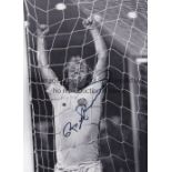 BILLY BREMNER AUTOGRAPH A signed 10" X 7" black & white picture in Leeds United kit and on the