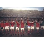 MANCHESTER UTD Col 12 x 8 photo, showing Man United players lining up shoulder to shoulder prior