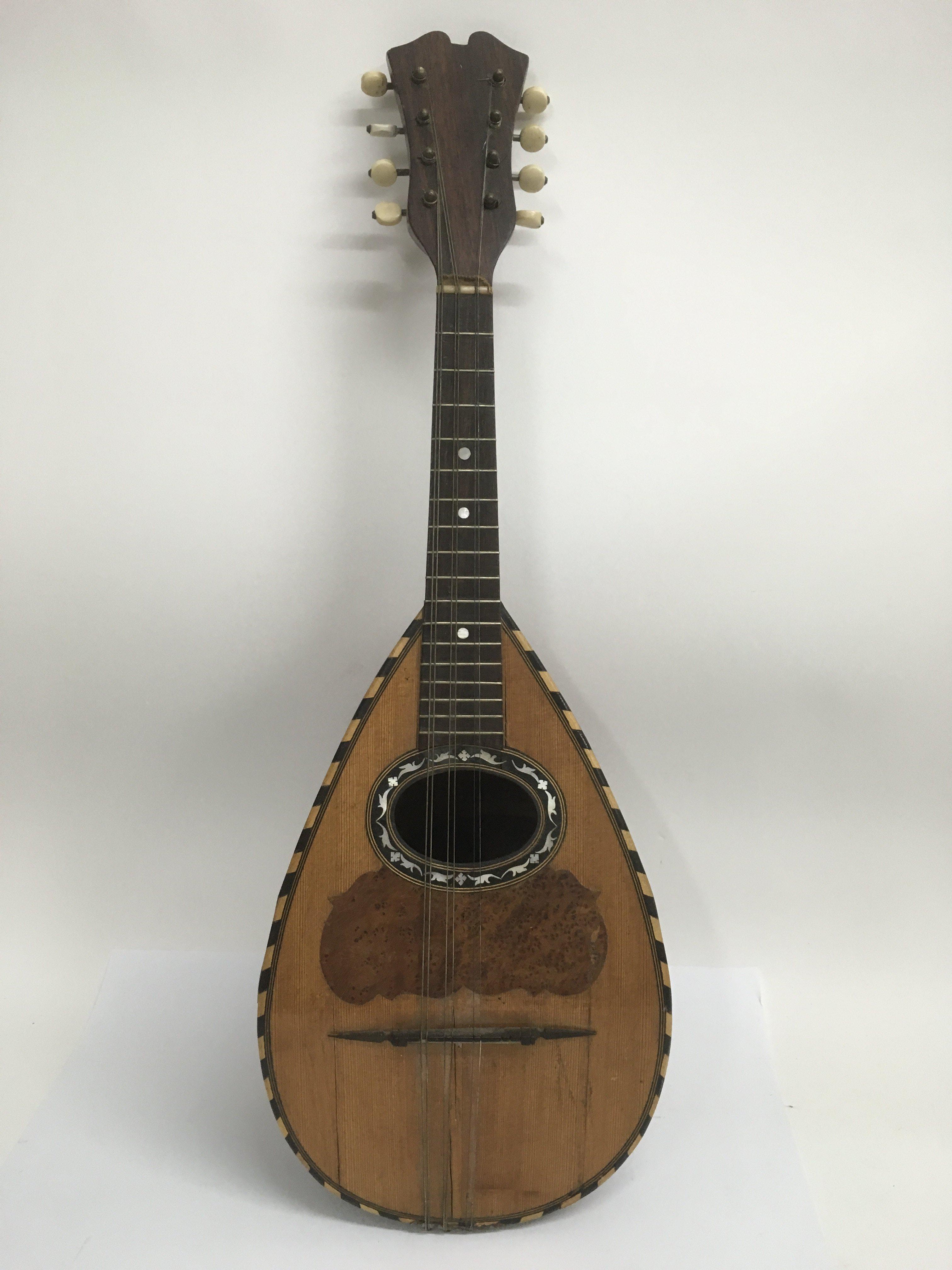 A mandolin by Guiseppe Casini of Napoli, in need of some retoration.