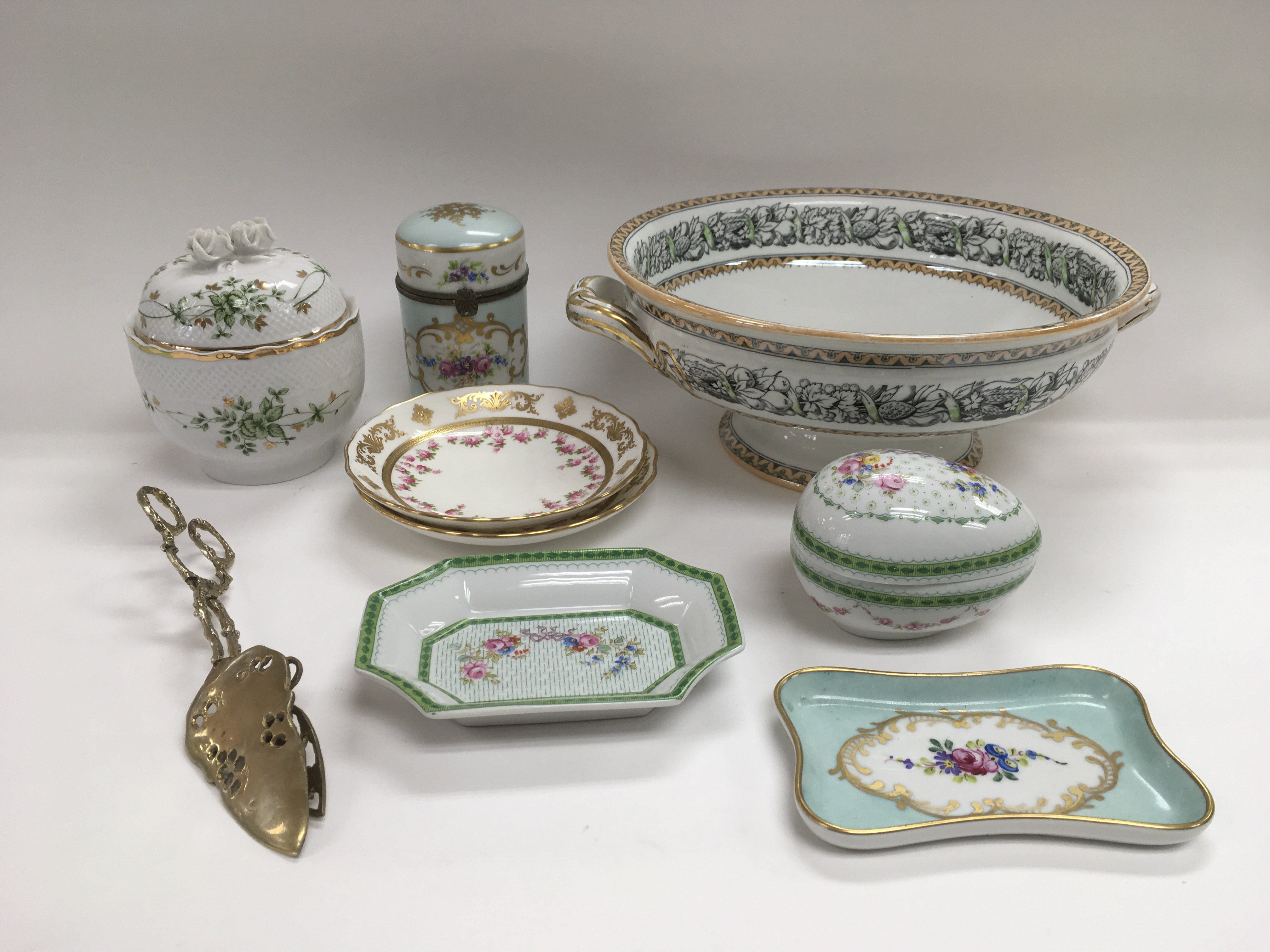 A collection of ceramics including Limoges dressin