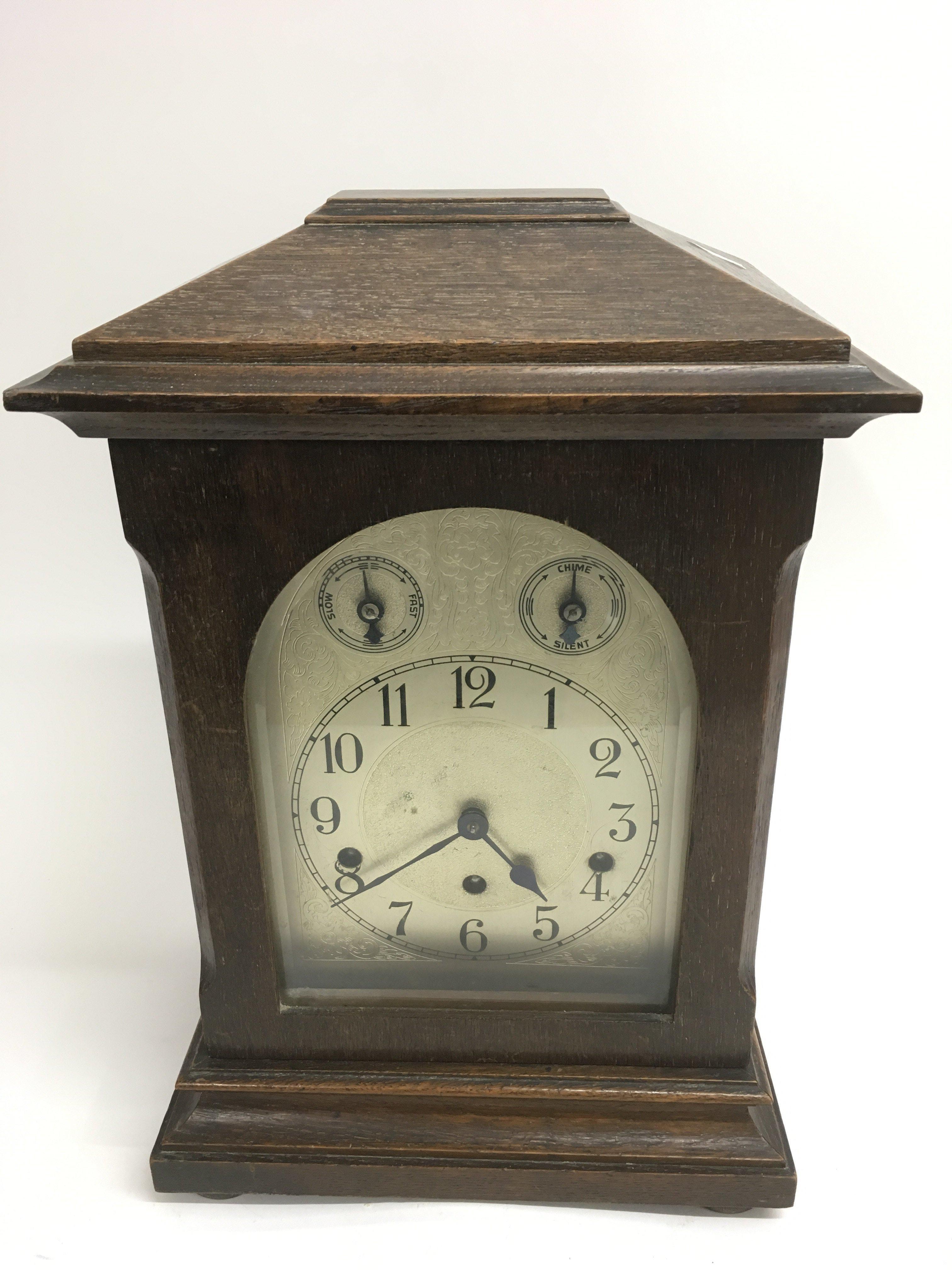 A German Schwenningen Kienzle oak mantle clock wit