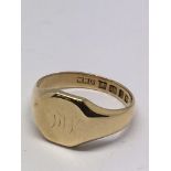 An 18ct gold signet ring