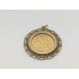 A 1968 gold sovereign ina pendant mount, approx 11