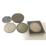 Three 1935 crown coins a commemorative bronze Prin
