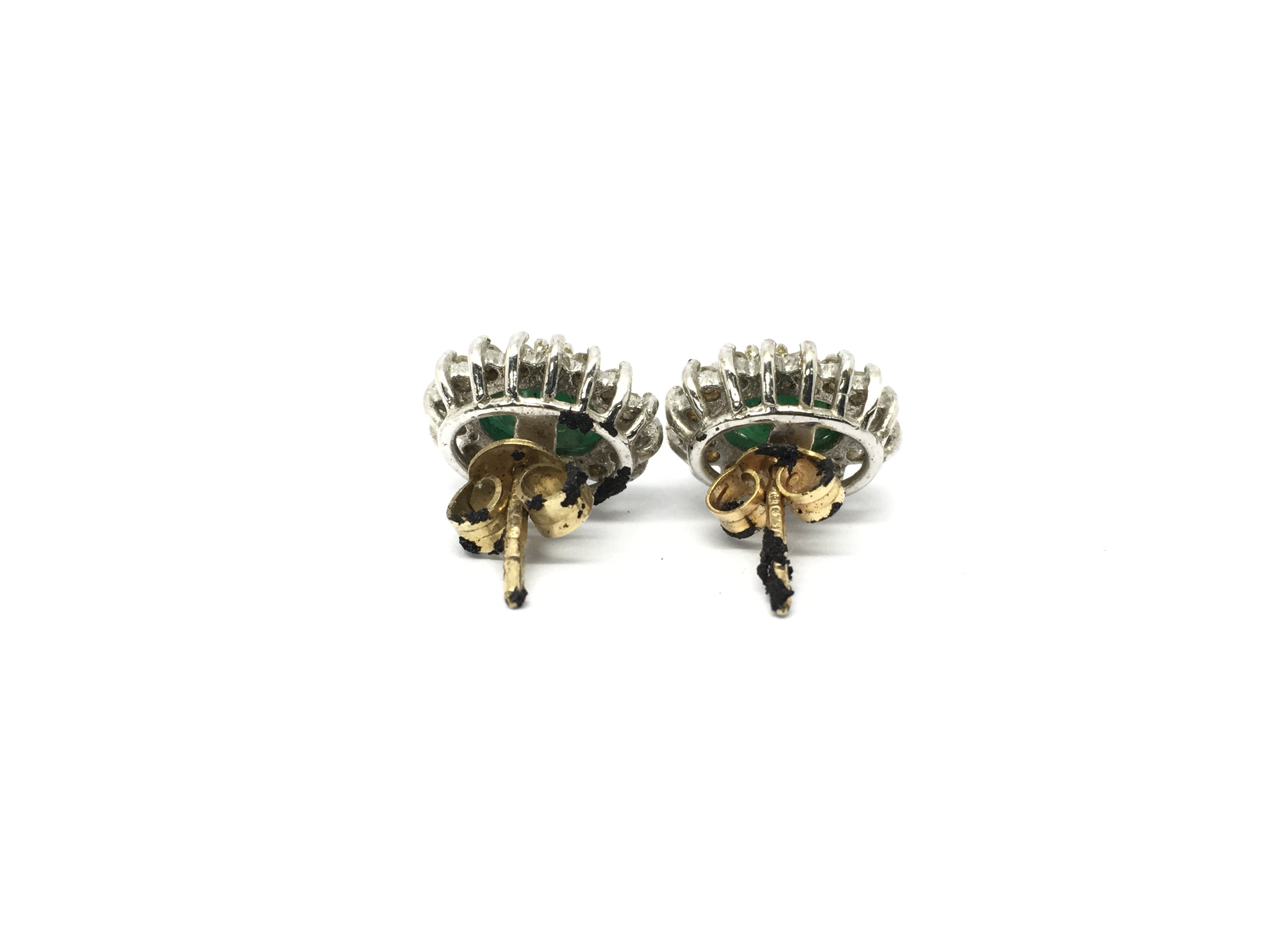 A pair of gold earrings set with a central emerald - Image 2 of 2