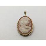 An 18ct gold cased cameo pendant, approx 4.1g.