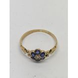 An 18ct gold ring set with sapphires in folate des