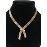 A vintage, modern design 9ct gold necklace having