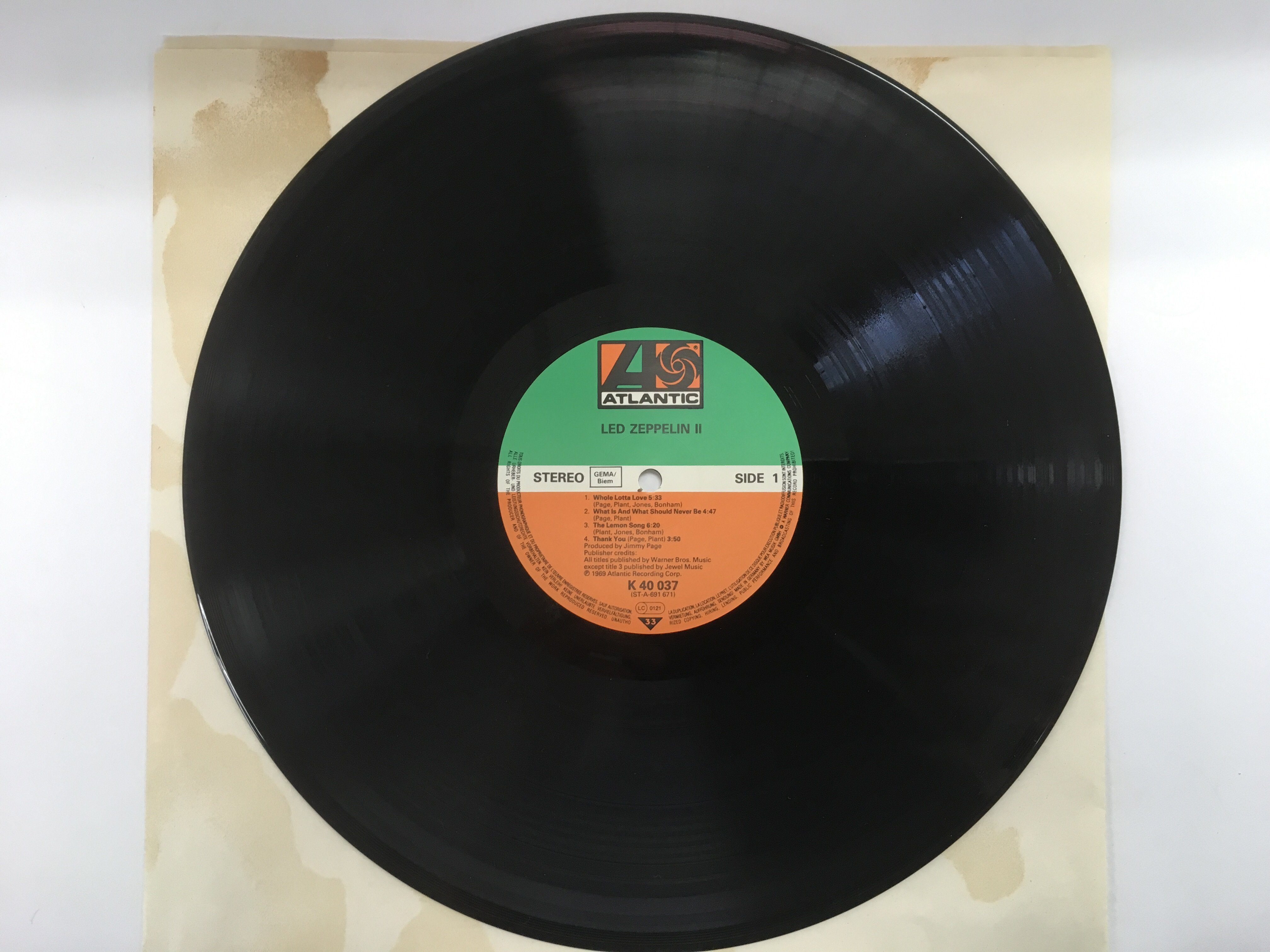 A Led Zeppelin 2 LP signed to the font in black ma - Image 2 of 2
