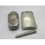 A Continental silver snuff box with sliding compar