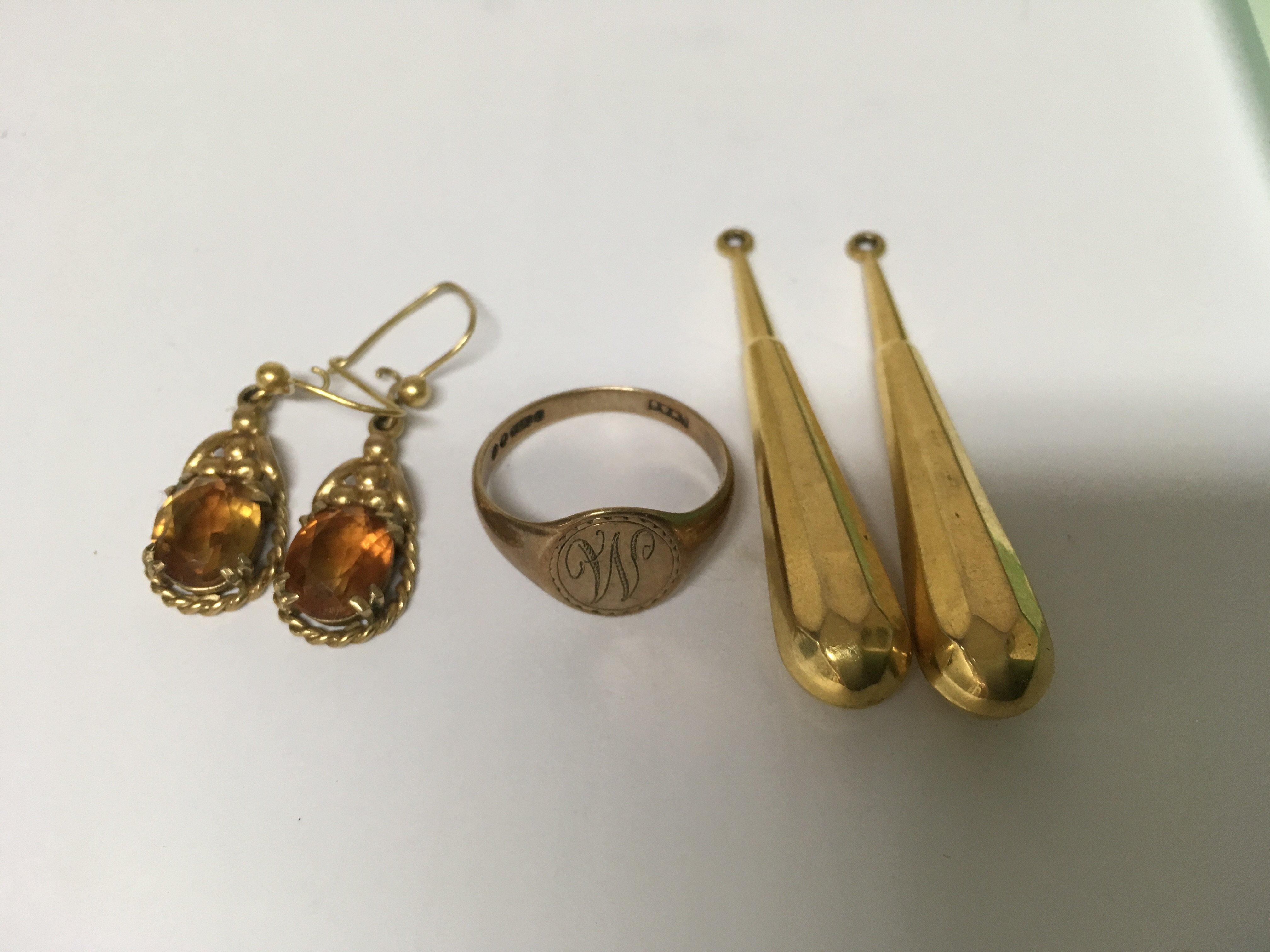 Two pairs of 9 ct gold earrings and 9 ct gold ring