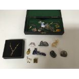 A small collection of brooches and a necklace, mainly cat themed - NO RESERVE