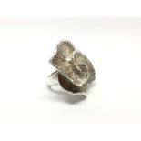 A silver ring in the form of a flower - NO RESERVE