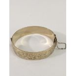 A 9ct metal core engraved bangle