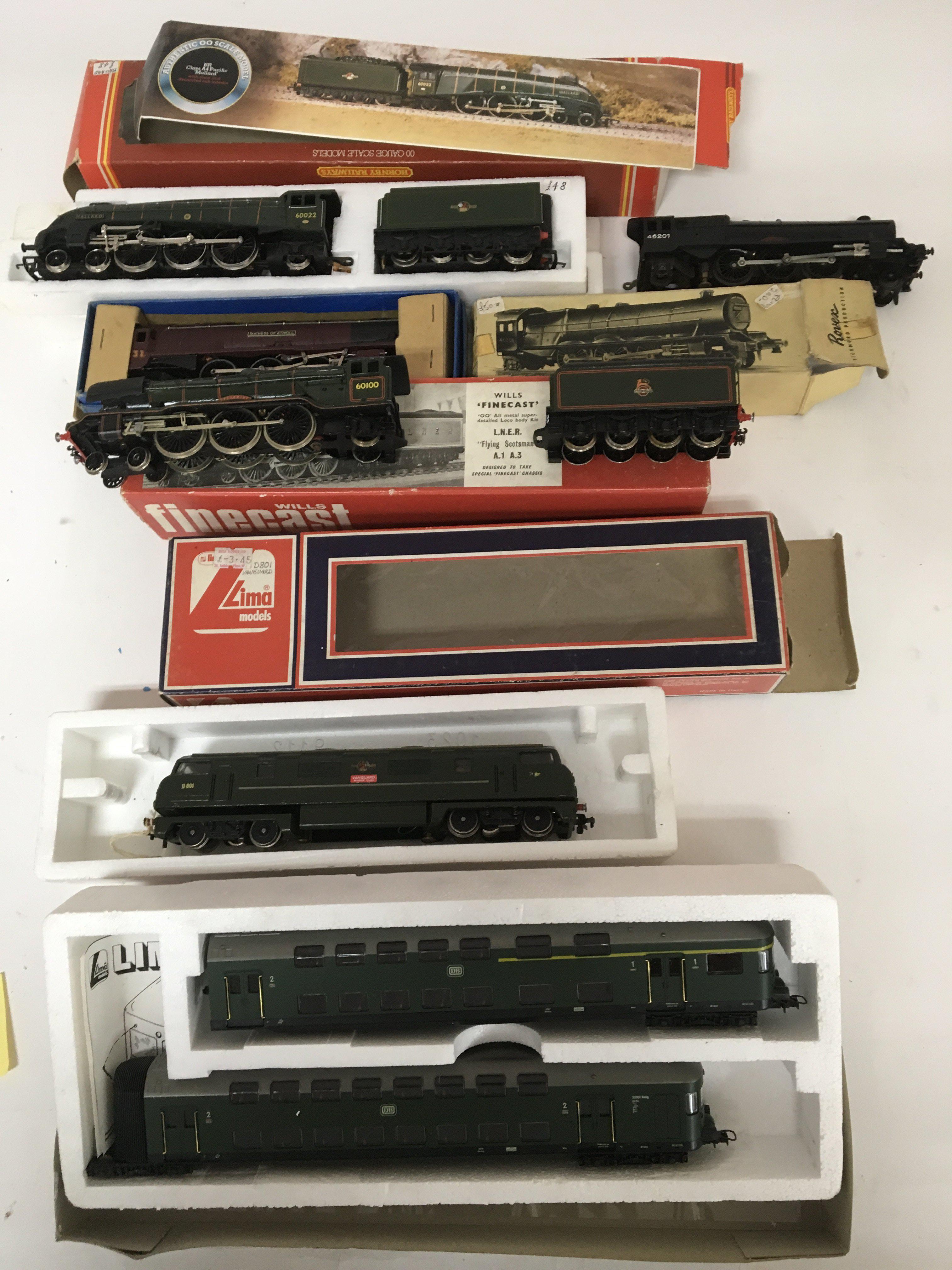 Included are 6 oo gauge locomotives including 2 Lima, 2 hornby 1 Lner Flying Scotsman and a roved