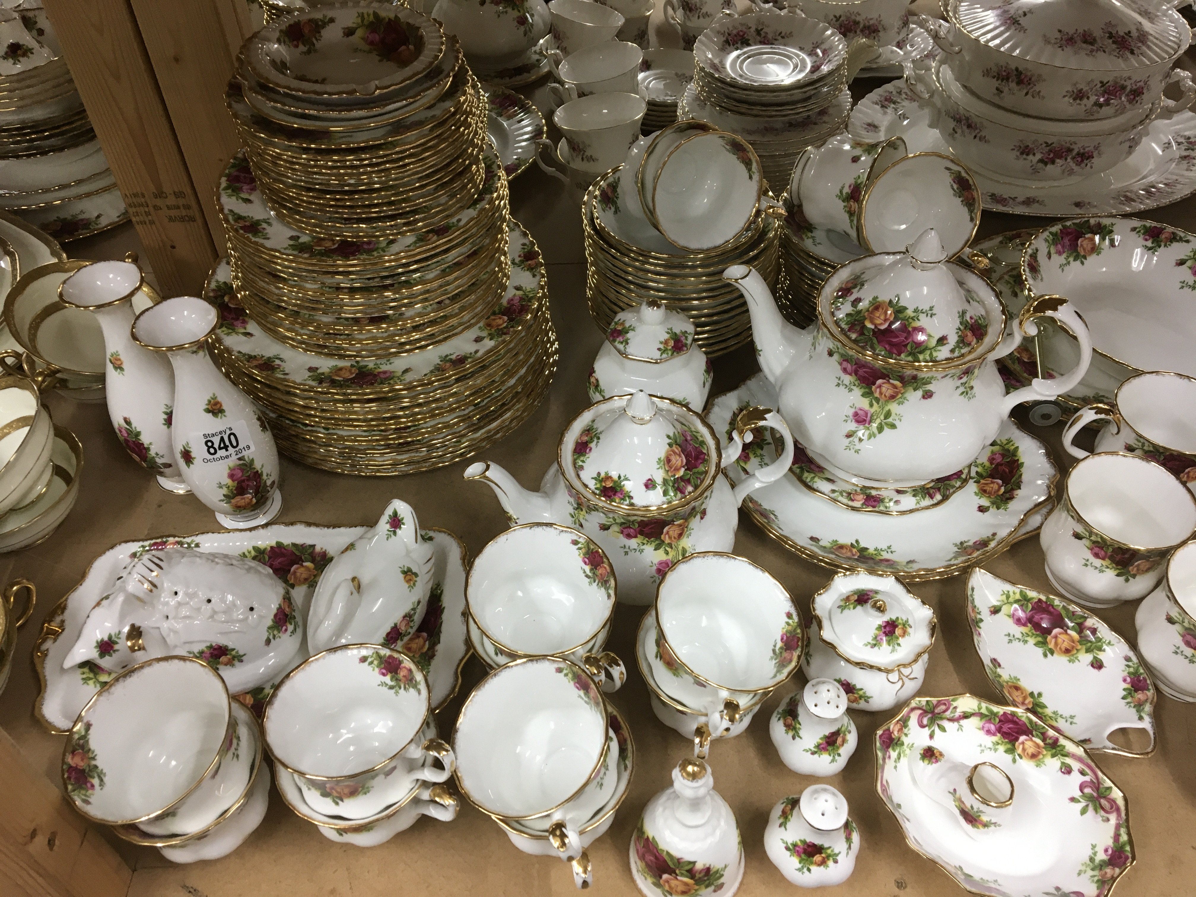 A Collection of royal Albert country rose includin