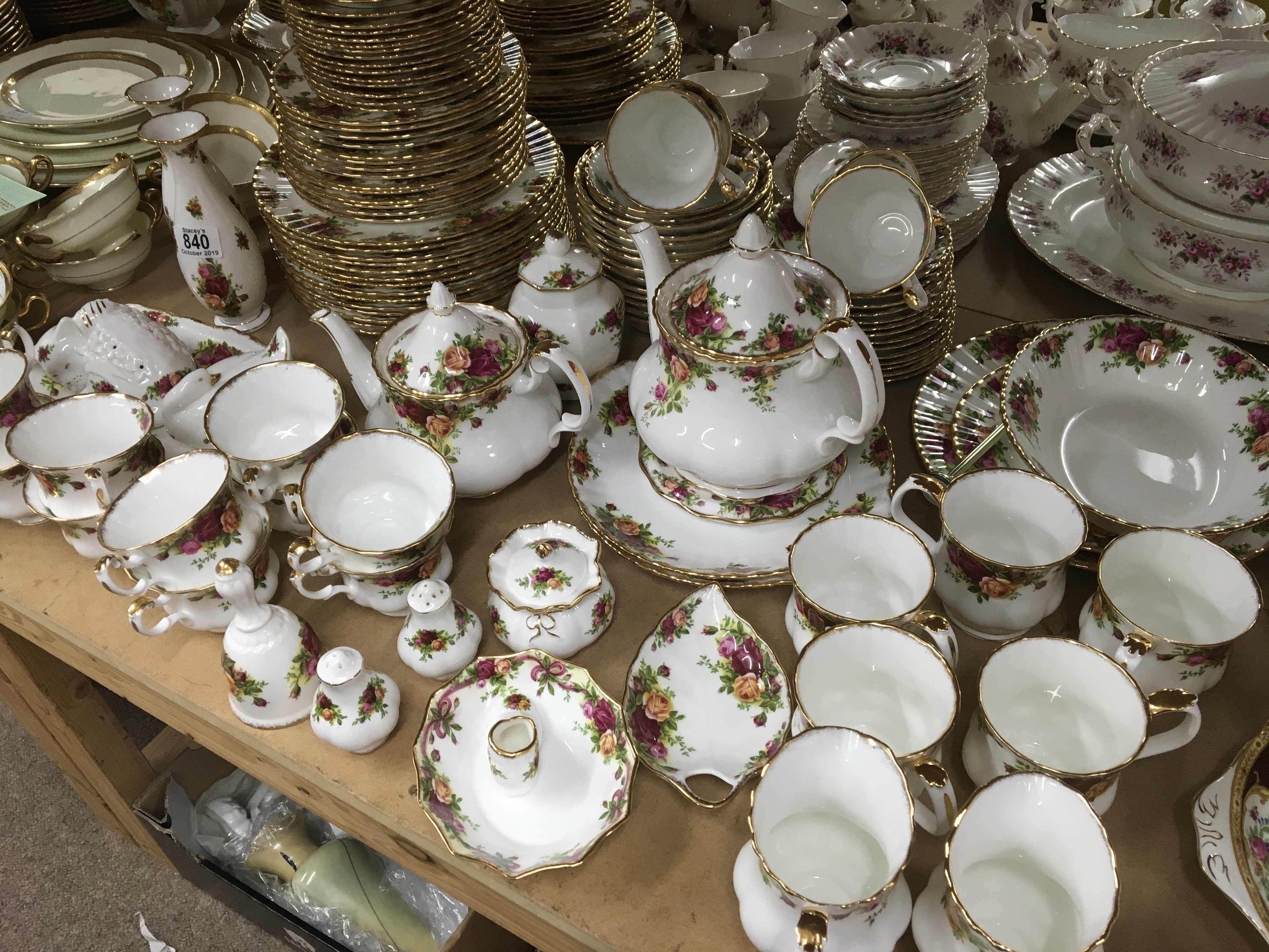 A Collection of royal Albert country rose includin - Image 2 of 2