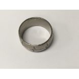 A unmarked palladium ring 7.5 grams