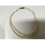 A double string pearl necklace with graduating cul