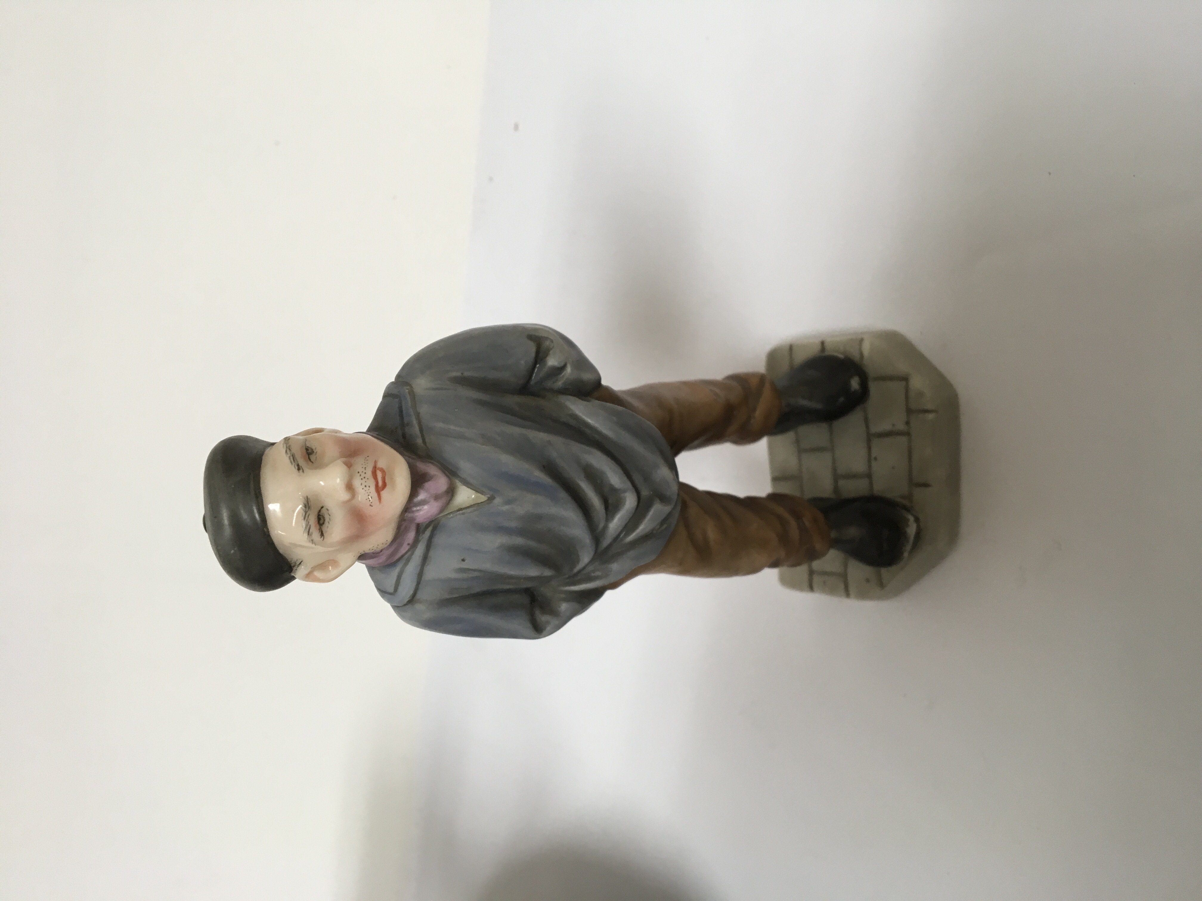 A Worcester figure in the form of Chinese figure - Image 2 of 2