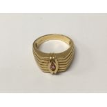 A 18 ct gold ring 8.5 grams approx size T