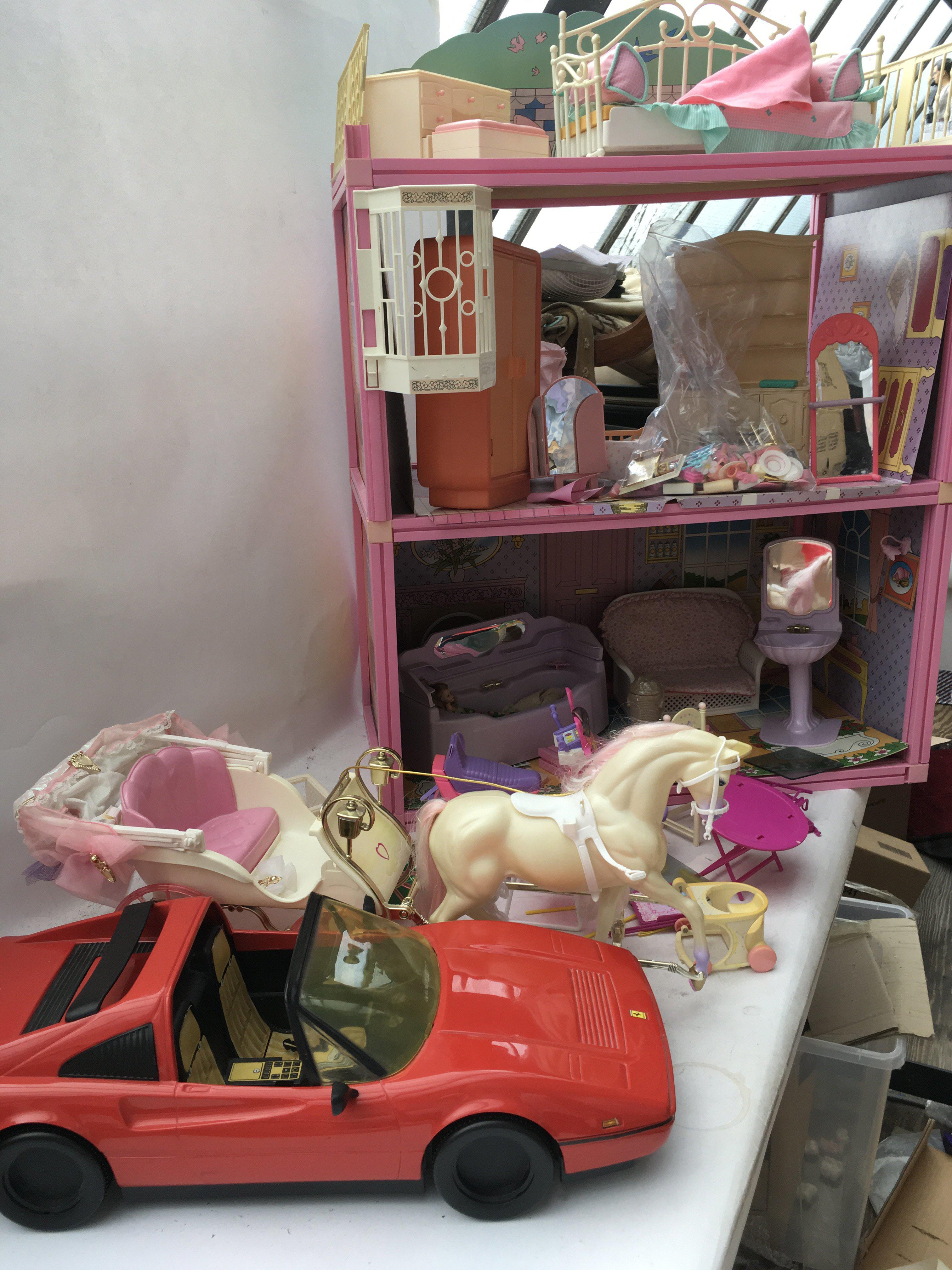 Barbie dolls house, with furniture, accessories al