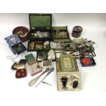 A quantity of mixed vintage costume jewellery and