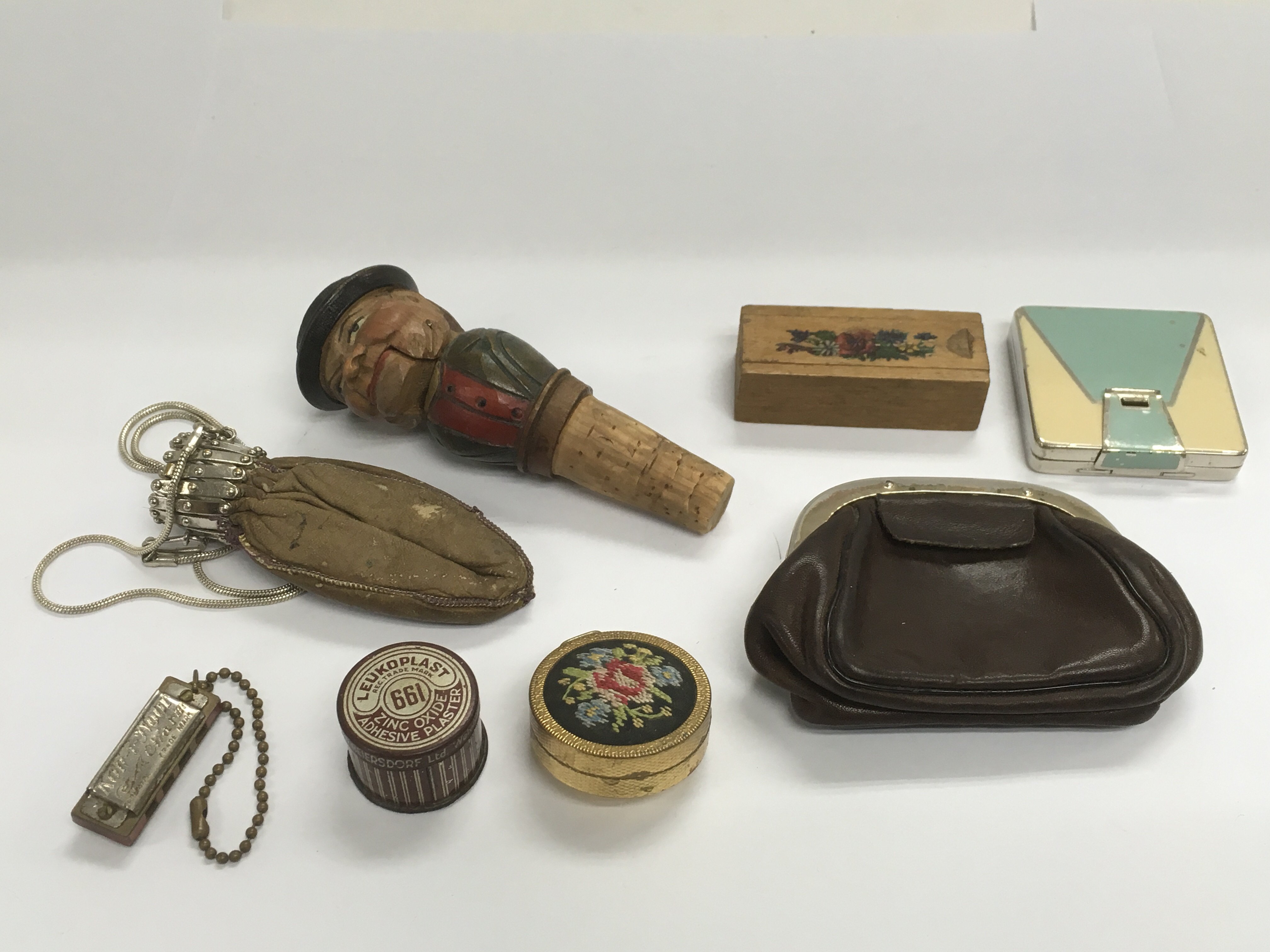 A collection of oddments including two coin purses