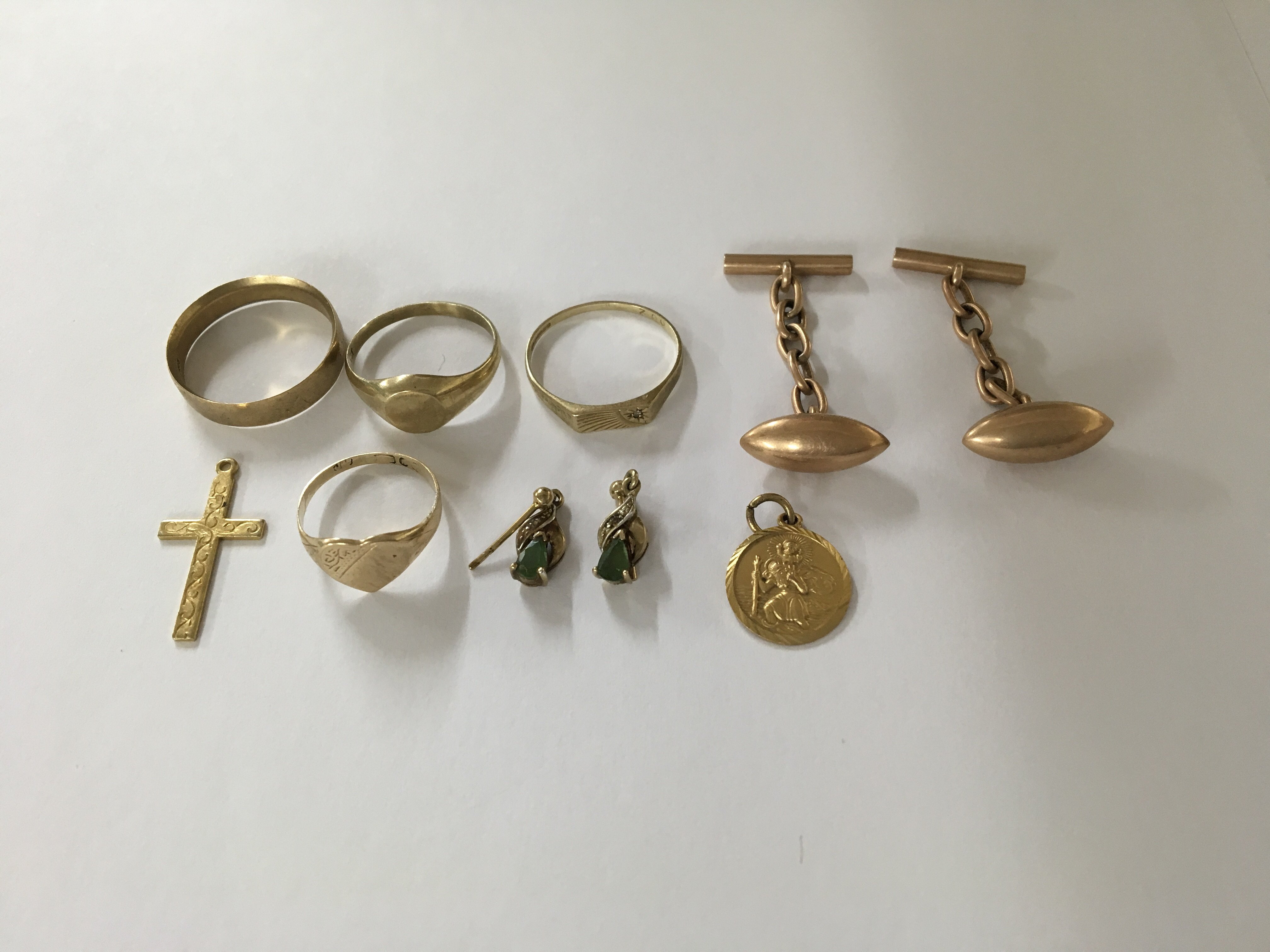 A collection of jewellery including gold comprisin