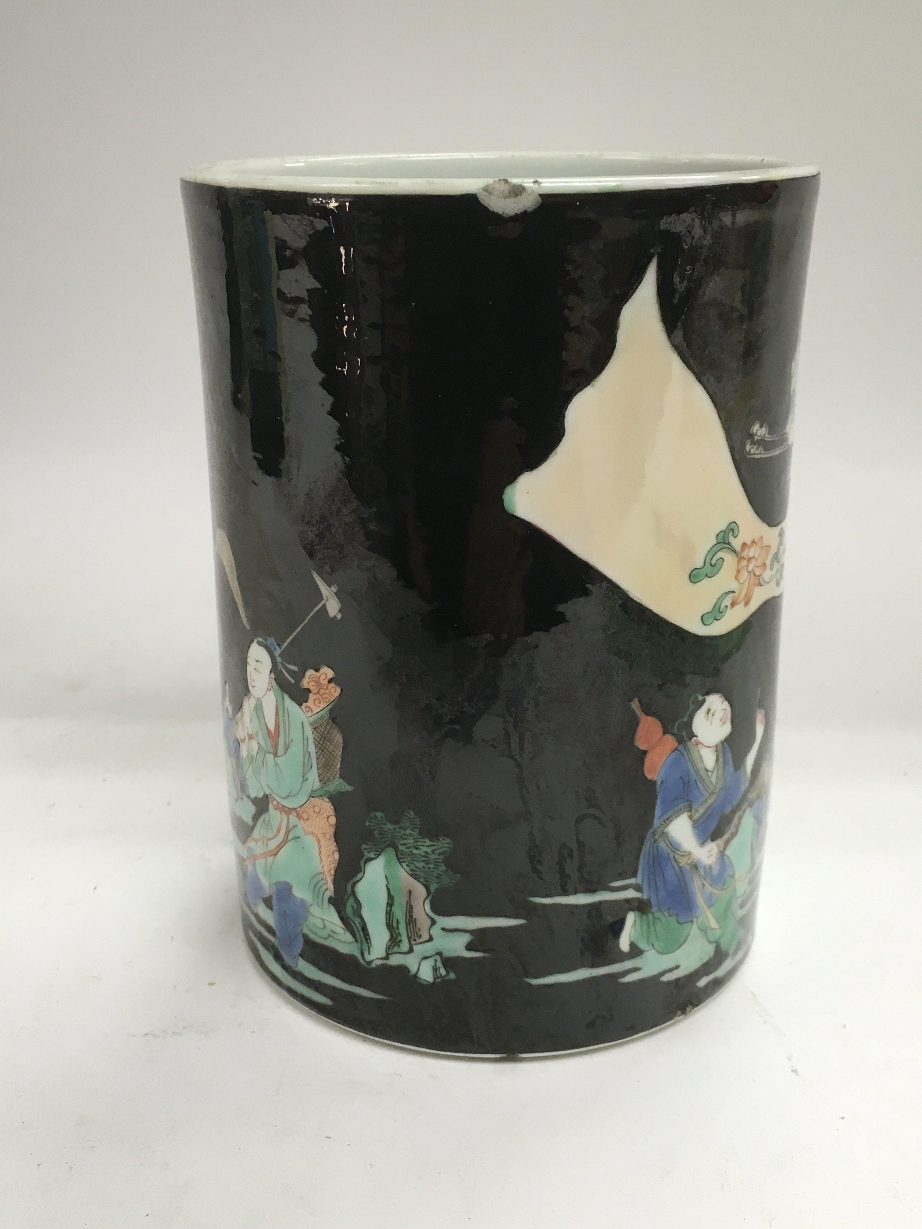 A famille vert brush pot decorated with various fi - Image 2 of 3