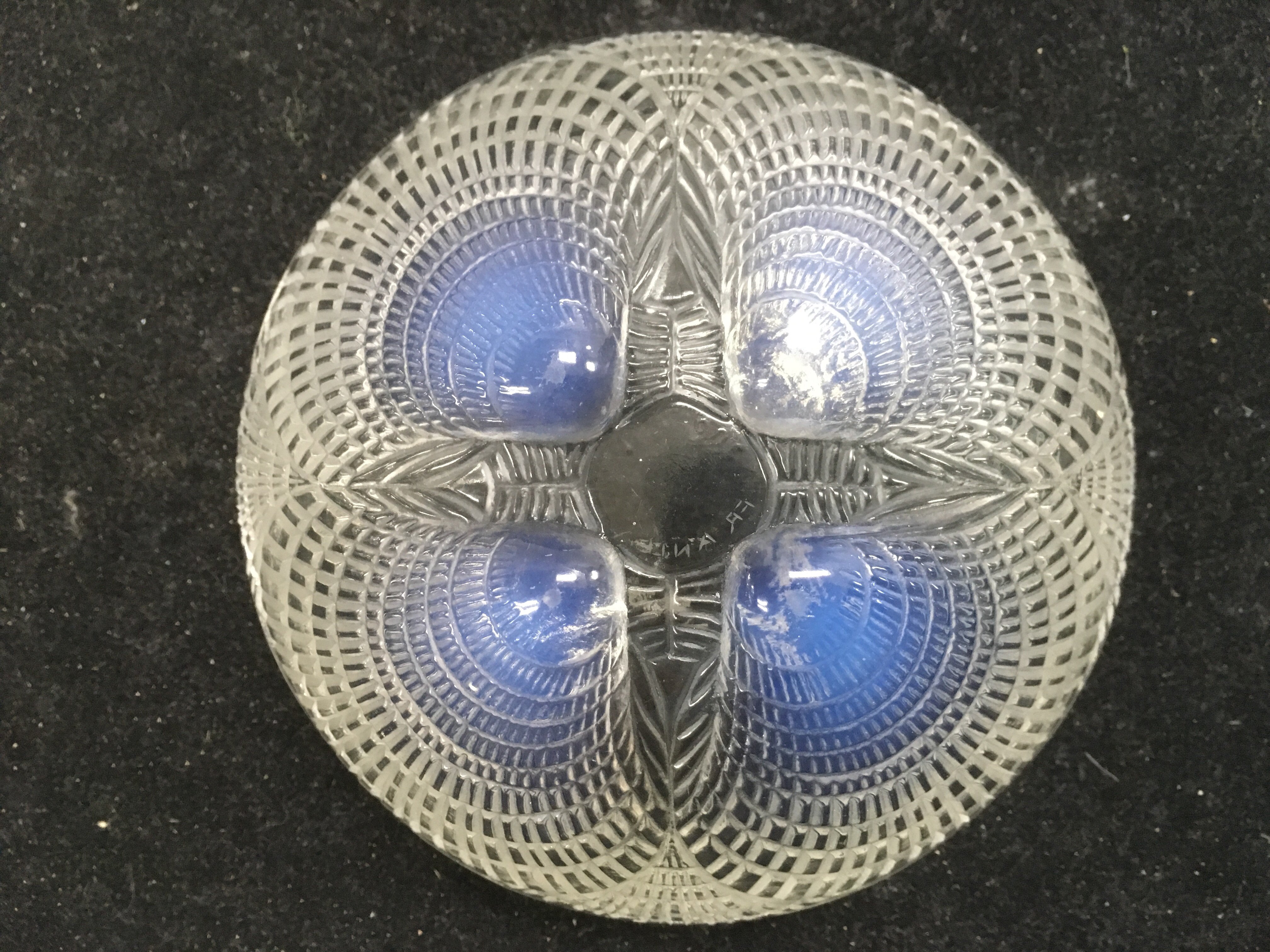 A small Lalique dish, approx diameter 13cm. - Image 2 of 2